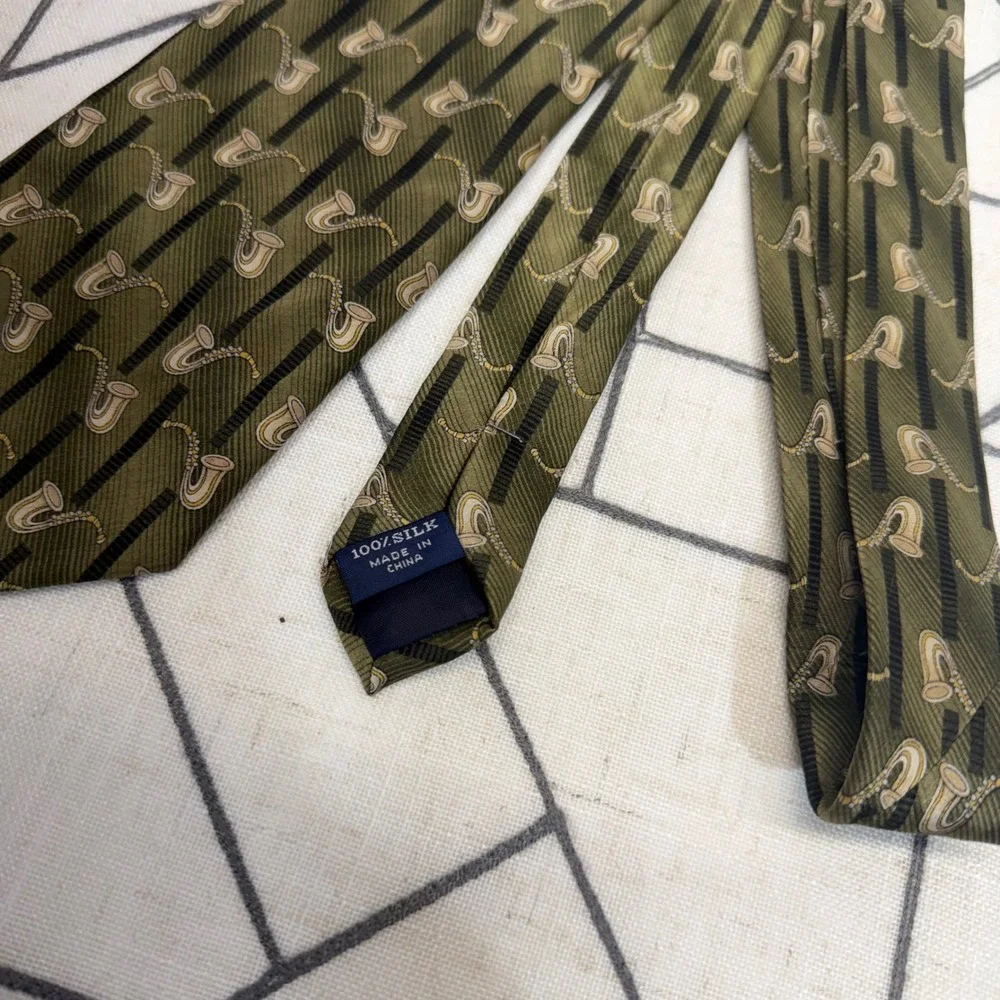 Unbranded Silk Necktie One Size Olive Green‎ Saxophone Musical Instrument Print